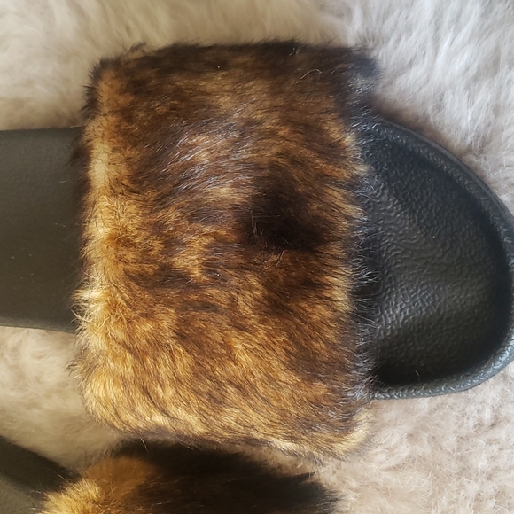 UGG Limited Edition Brown/Black Royale Genuine Lamb Fur Slides - Picture 3 of 8